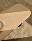 Tavolino da salotto Pirita in travertino beige e gambe in rovere massiccio con finitura scura 147 x 65 cm FSC 100%