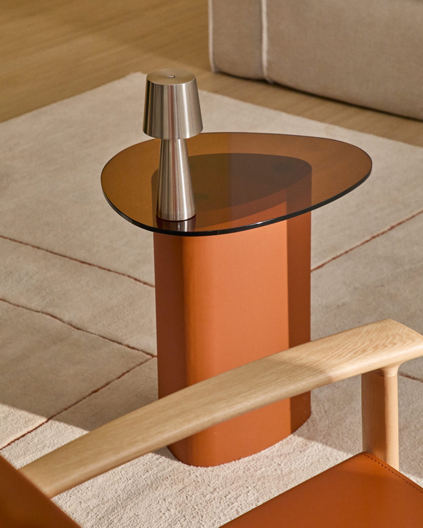 Tavolino Olir in vetro temperato e acciaio marrone 48 x 46,8 cm