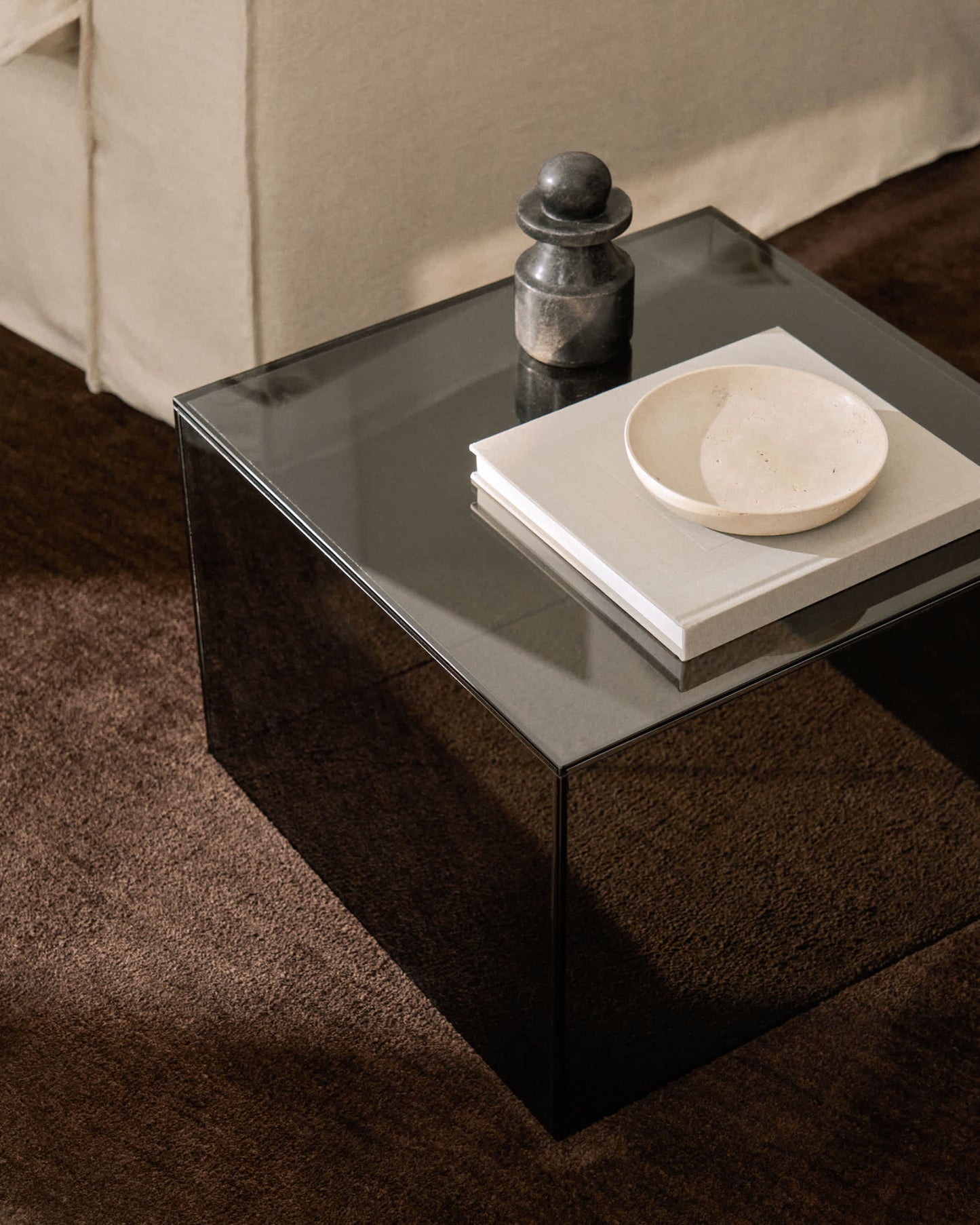 Tavolino da appoggio Orlia in vetro temperato grigio scuro 50 x 50 cm
