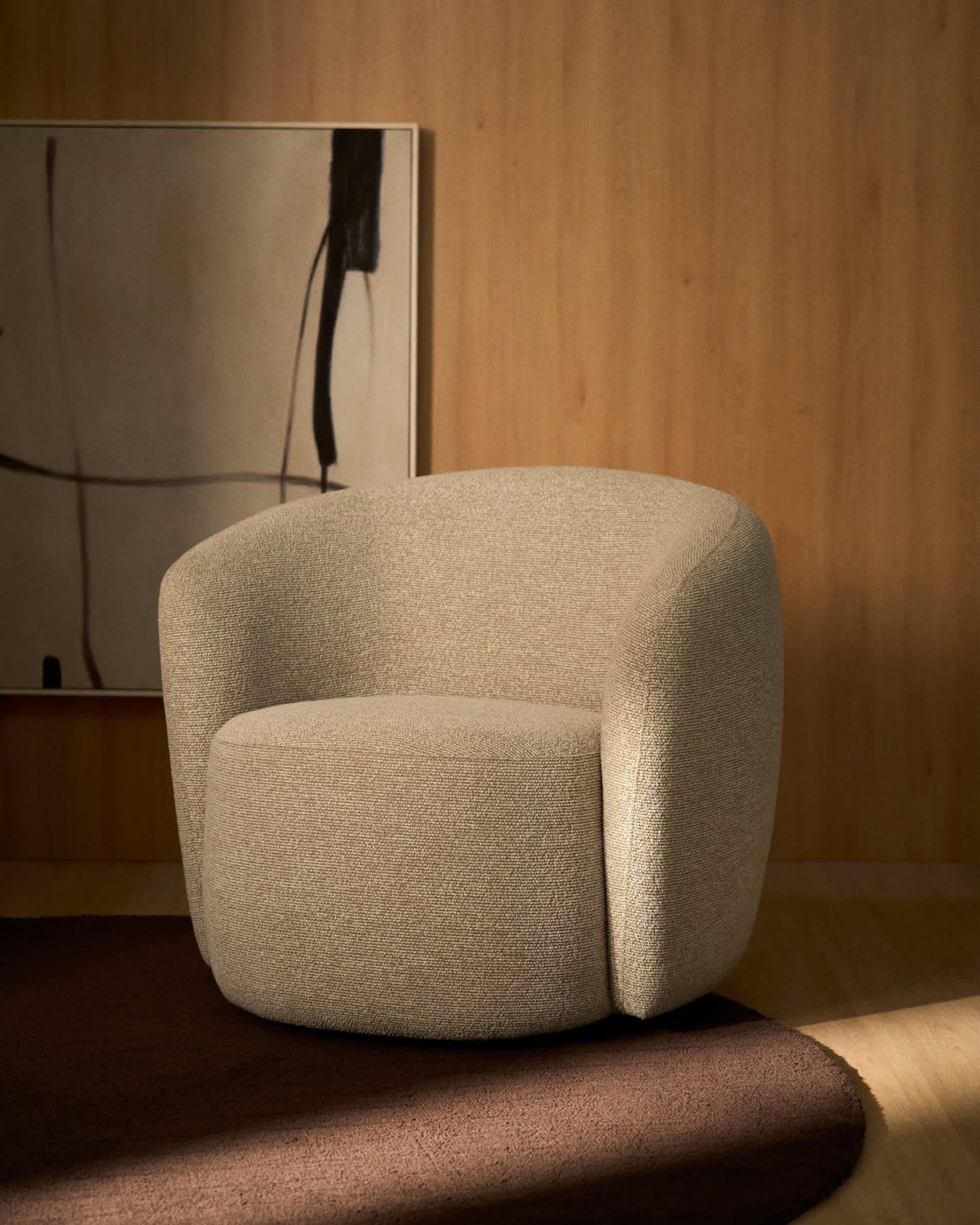 Poltrona girevole Odenia in micro bouclé beige