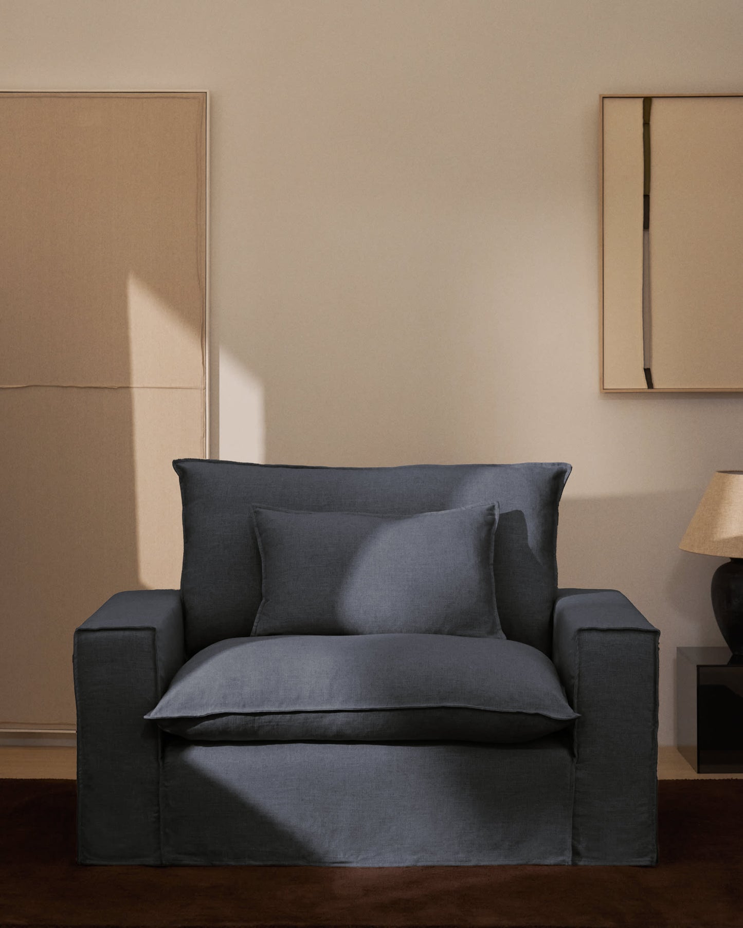 Poltrona sfoderabile Anarela in lino e viscosa grigio scuro 150 cm FSC Mix Credit