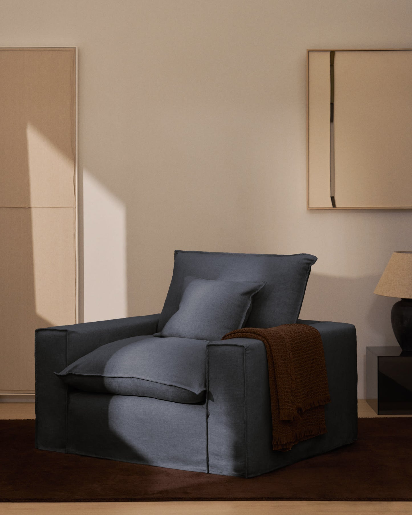 Poltrona sfoderabile Anarela in lino e viscosa grigio scuro 130 cm FSC Mix Credit
