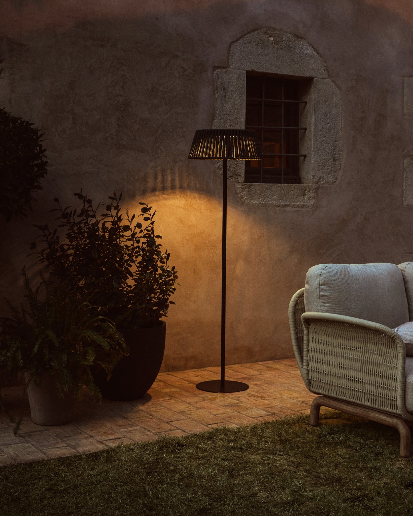 Piantana solare per esterni Aldet in corda piatta con base in metallo verde Ø 46 cm