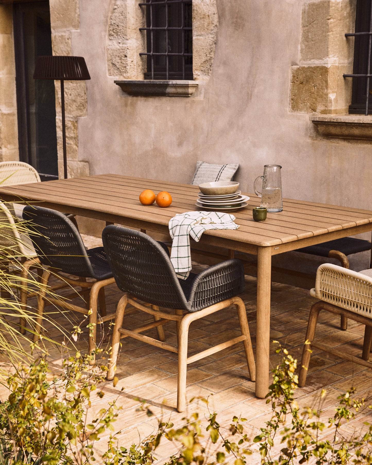 Tavolo Sori in legno massiccio di acacia FSC 100% 240 x 100 cm