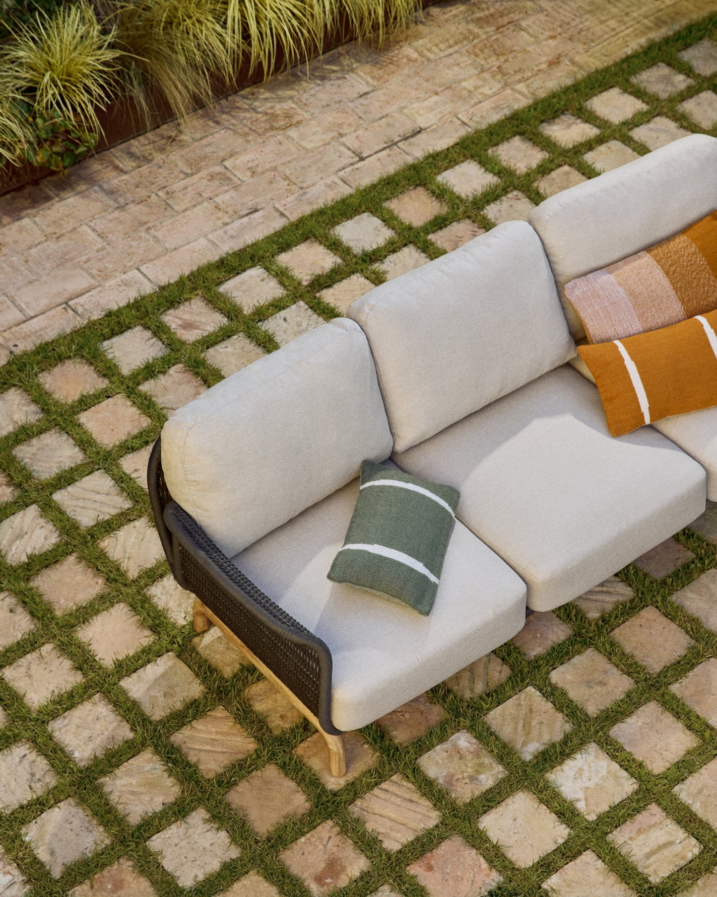 Divano a 3 posti Alipa in legno massiccio di acacia e corda grigio scuro 235 cm