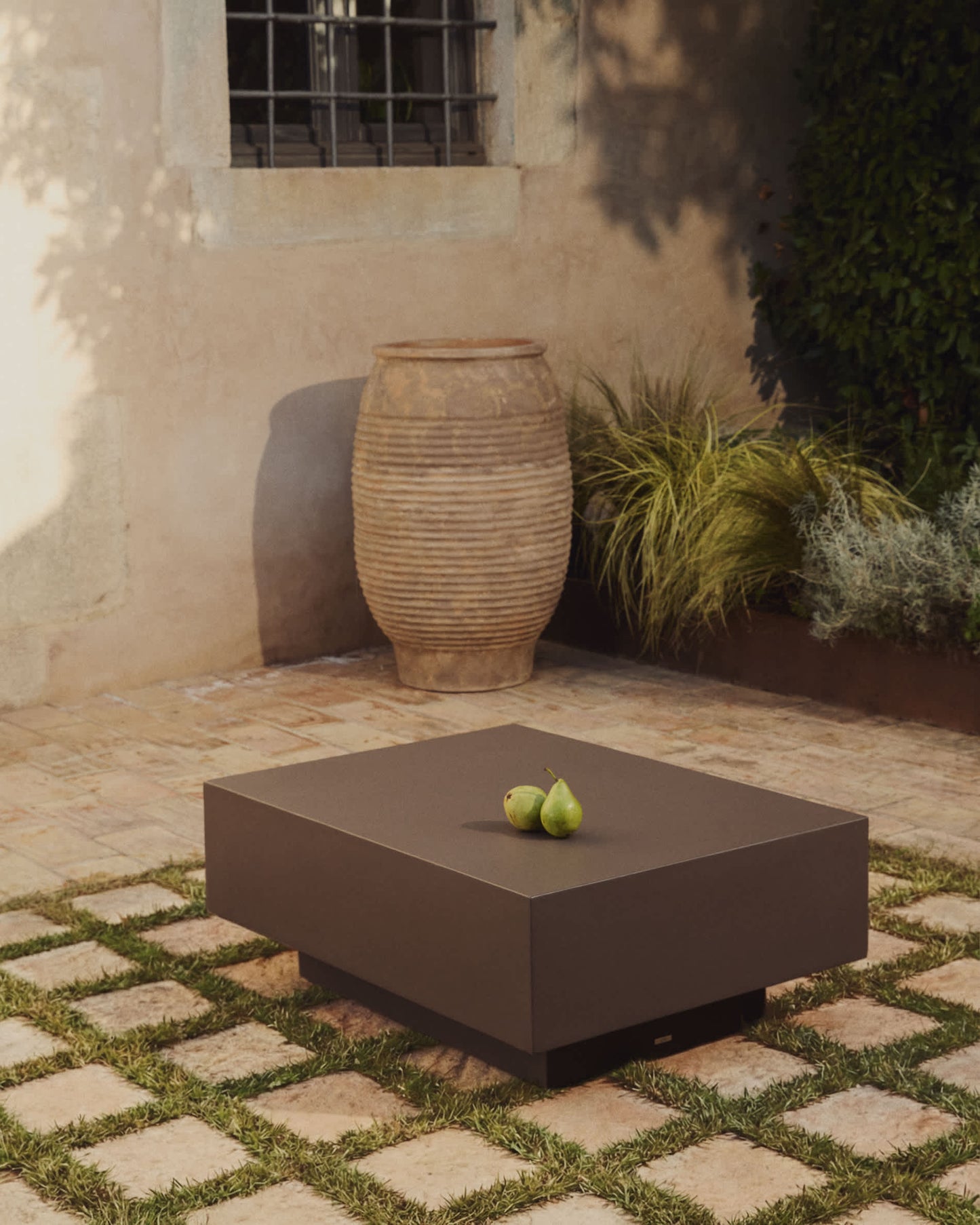 Tavolino Rustella in cemento marrone 80 x 60 cm