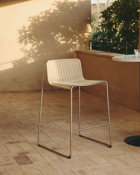 Sgabello impilabile Tavari in corda sintetica beige e acciaio inox AISI 304 effetto spazzolato 75 cm