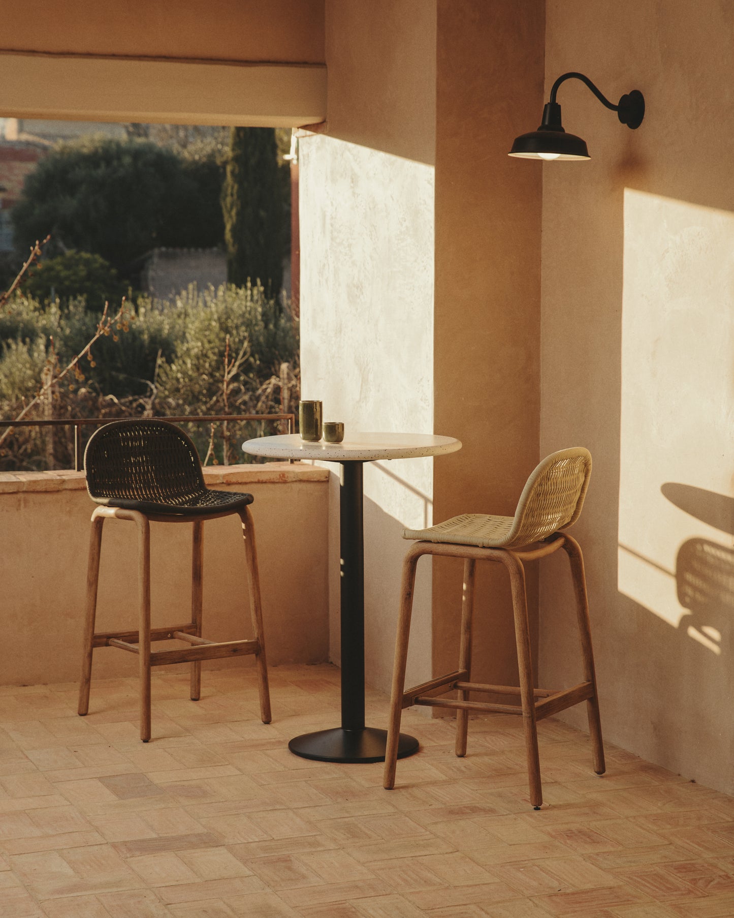 Sgabello Alipa in legno massiccio di acacia e corda ecru 75 cm FSC 100%