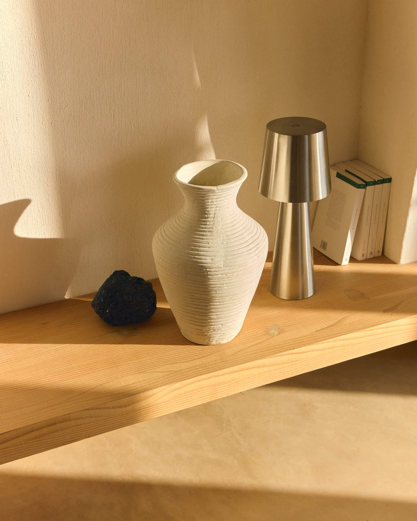 Vaso Pria in cartapesta beige 36 cm