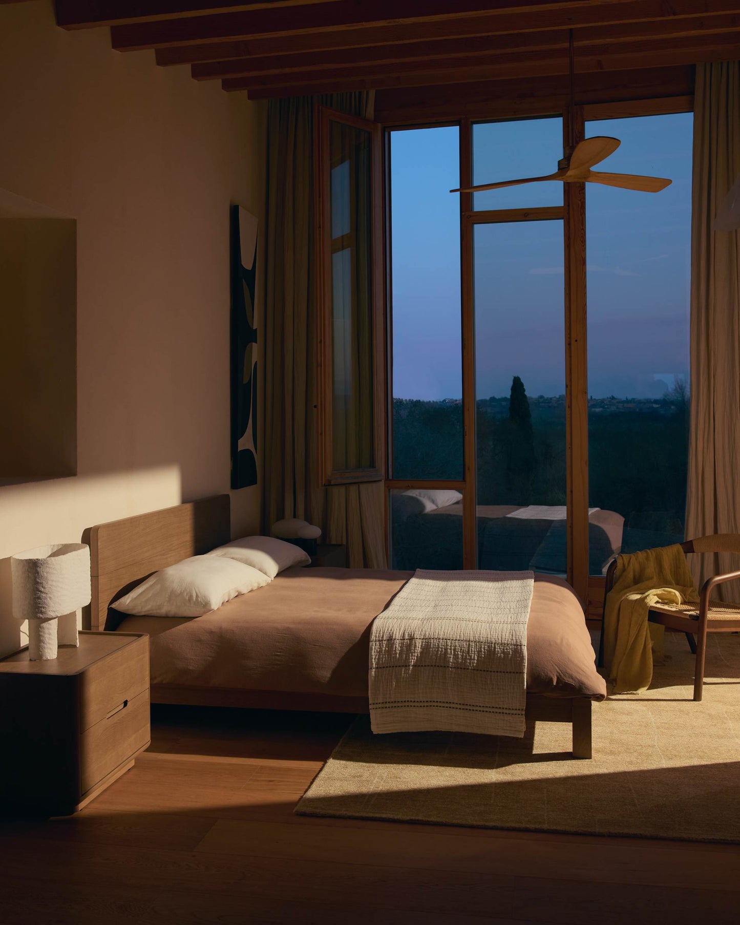 Letto Arelida in impiallacciato e legno massiccio di rovere con finitura marrone chiaro per materasso 180 x 200 cm FSC Mix Credit