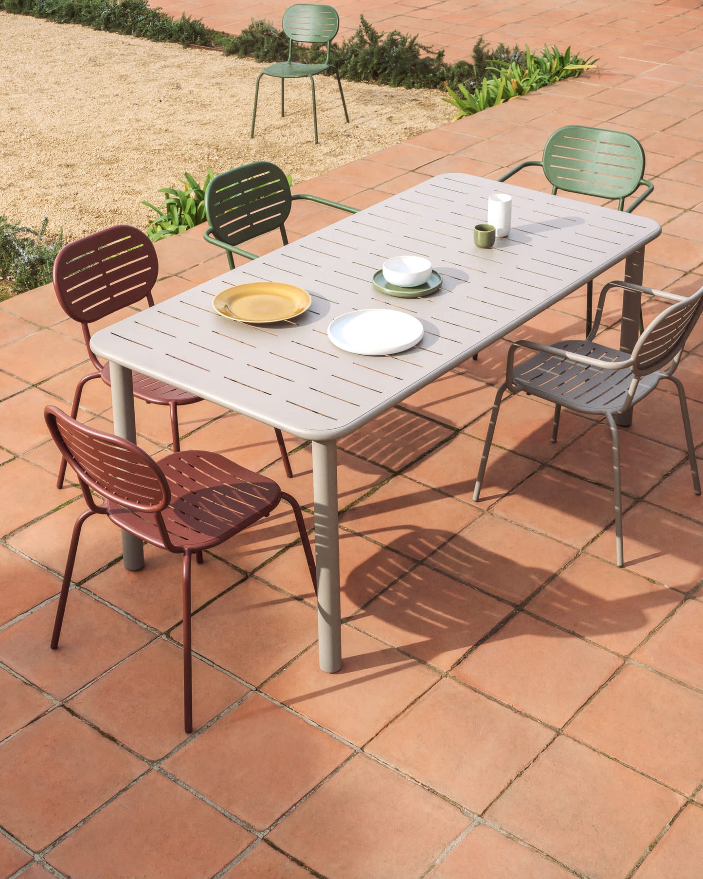 Tavolo da esterno Brai in acciaio zincato color tortora 180 x 90 cm