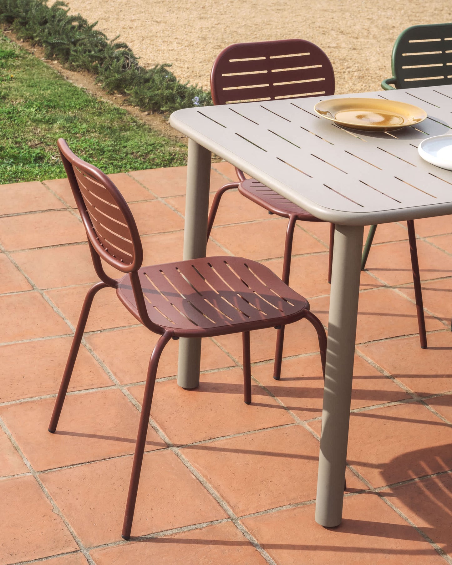 Tavolo da esterno Brai in acciaio zincato color tortora 180 x 90 cm
