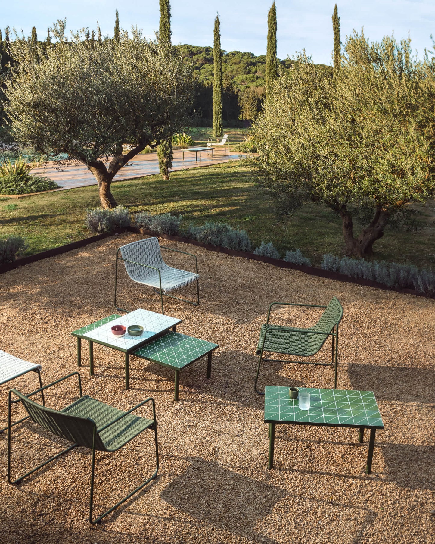 Tavolino da caffè Maurina in acciaio zincato verde con piastrelle verdi 122 x 61 cm