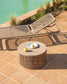 Tavolino Dandara in acciaio, corda beige e gambe in legno massiccio di acacia Ø60 cm