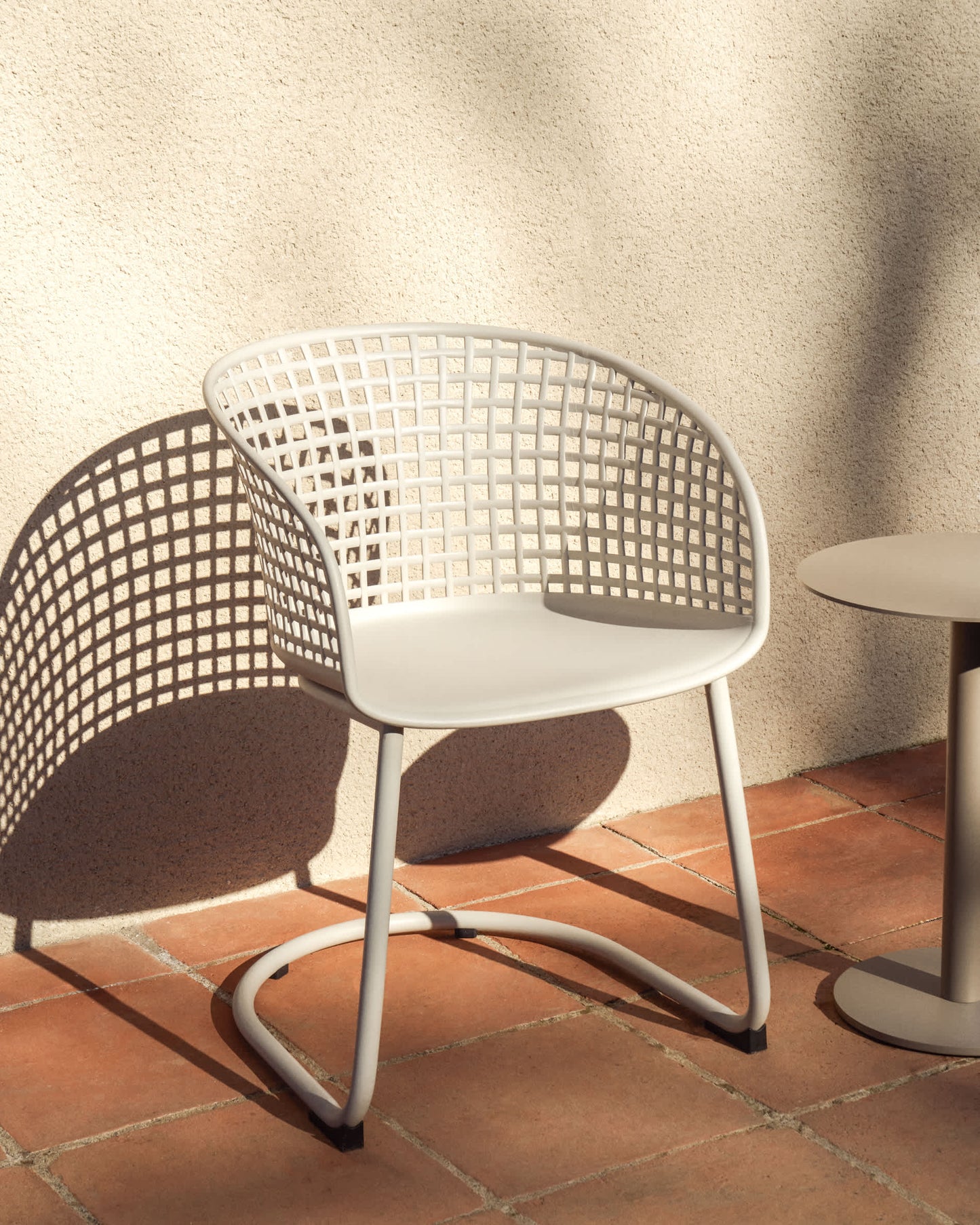 Sedia da esterno Tenaro in plastica con struttura in acciaio beige