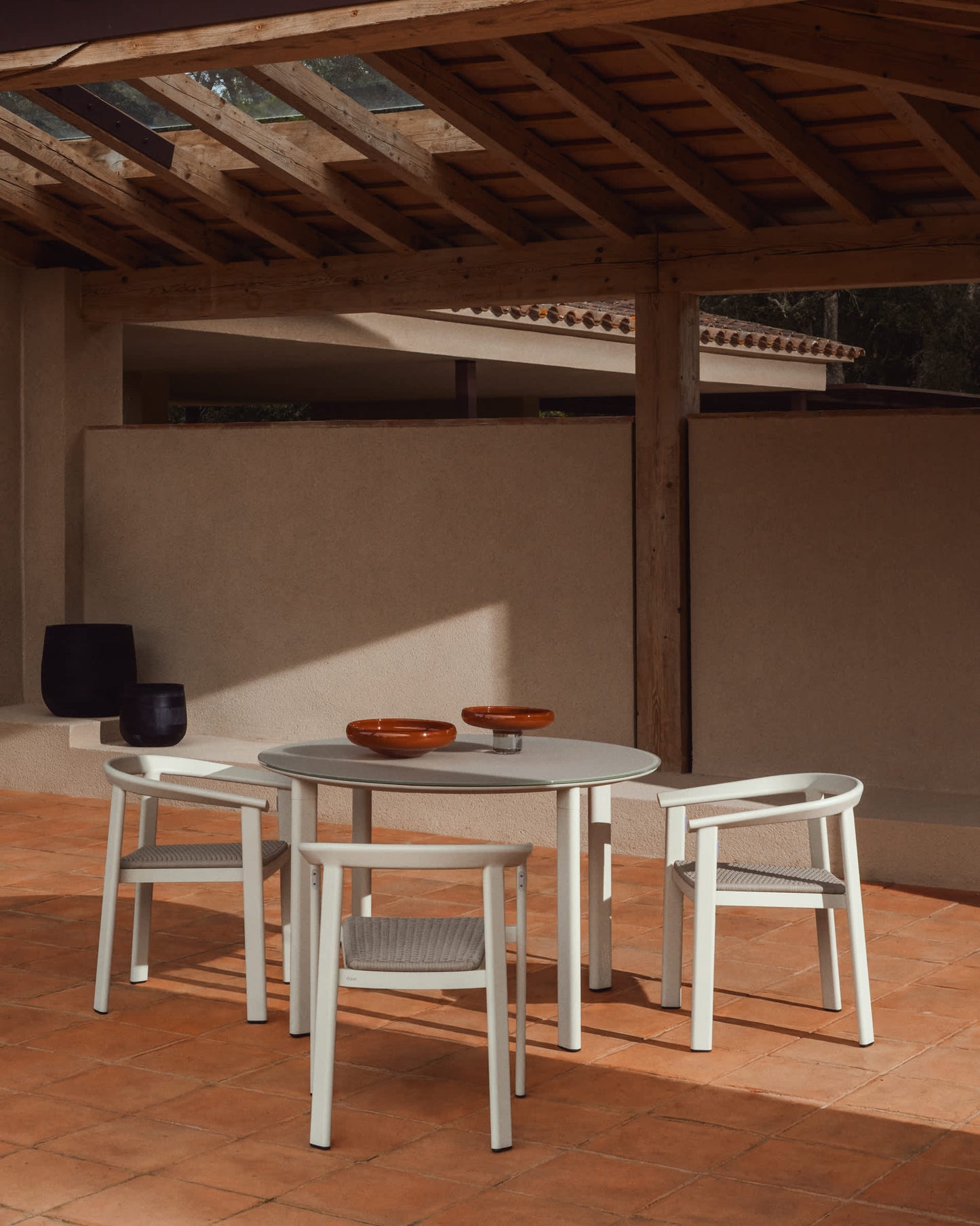 Tavolo rotondo Erice in alluminio e vetro temperato écru Ø120 cm