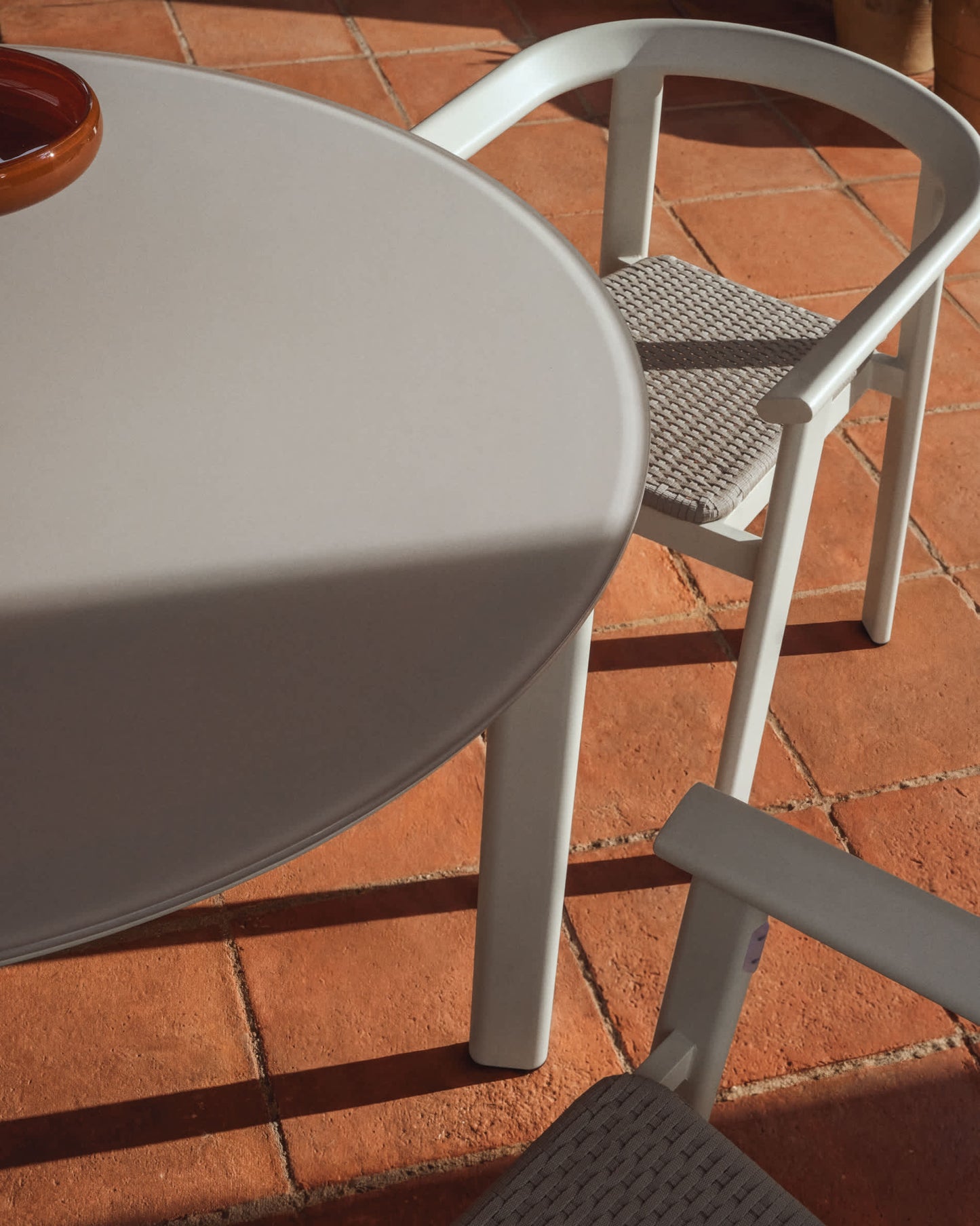 Tavolo rotondo Erice in alluminio e vetro temperato écru Ø120 cm