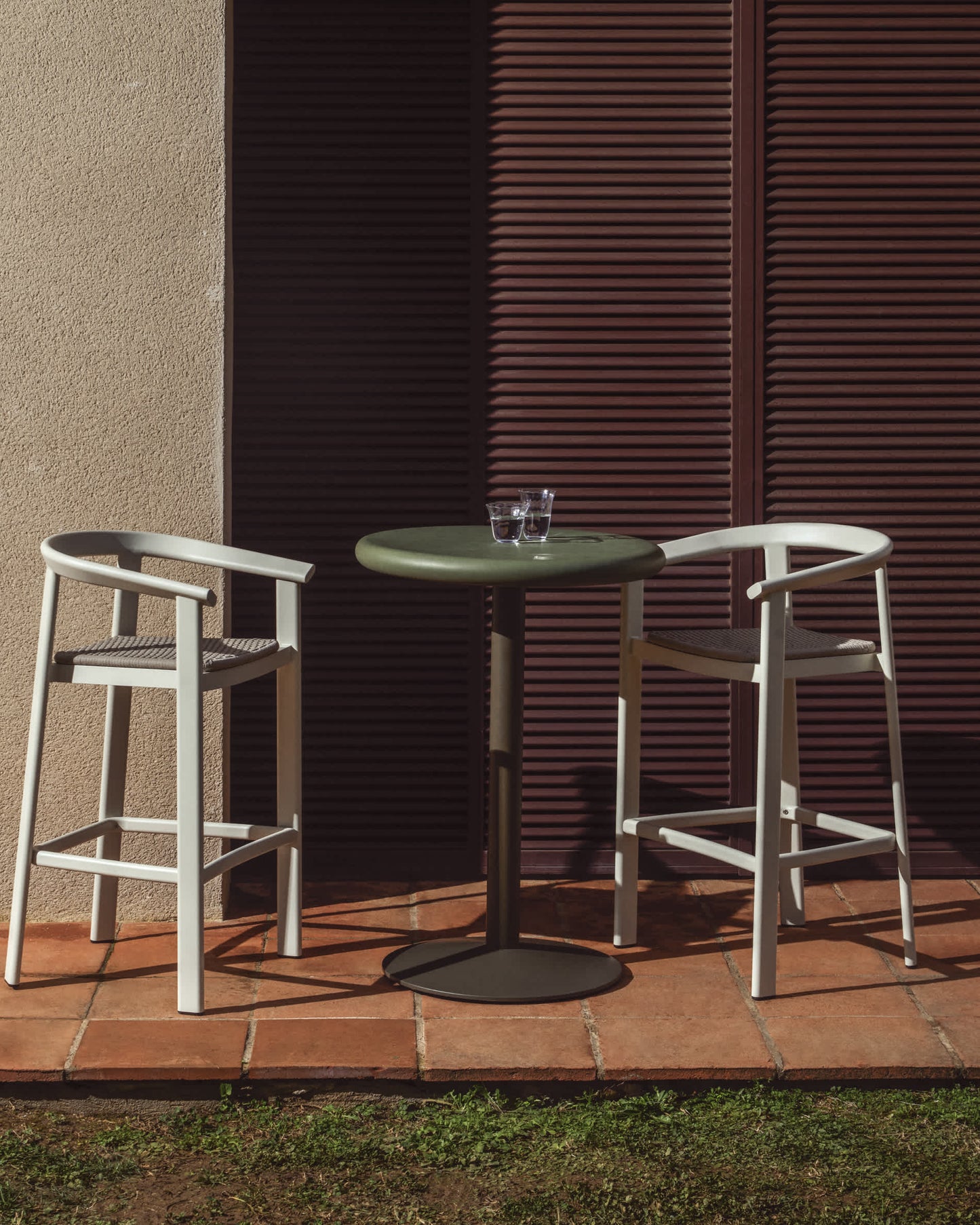 Sgabello Erice in alluminio e corda color écru 75 cm