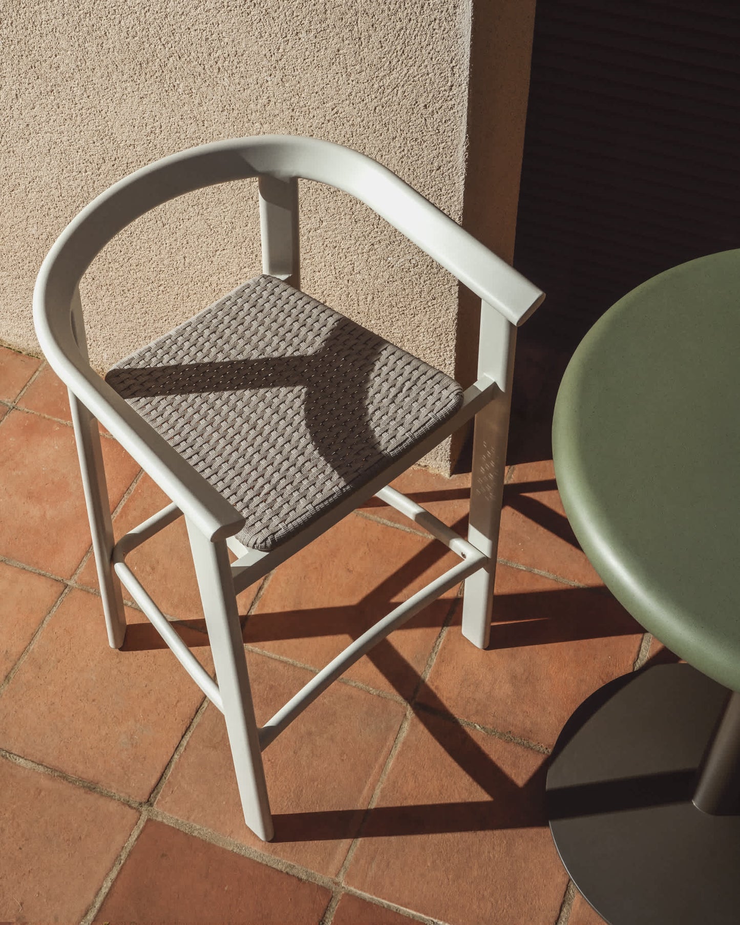 Sgabello Erice in alluminio e corda color écru 65 cm