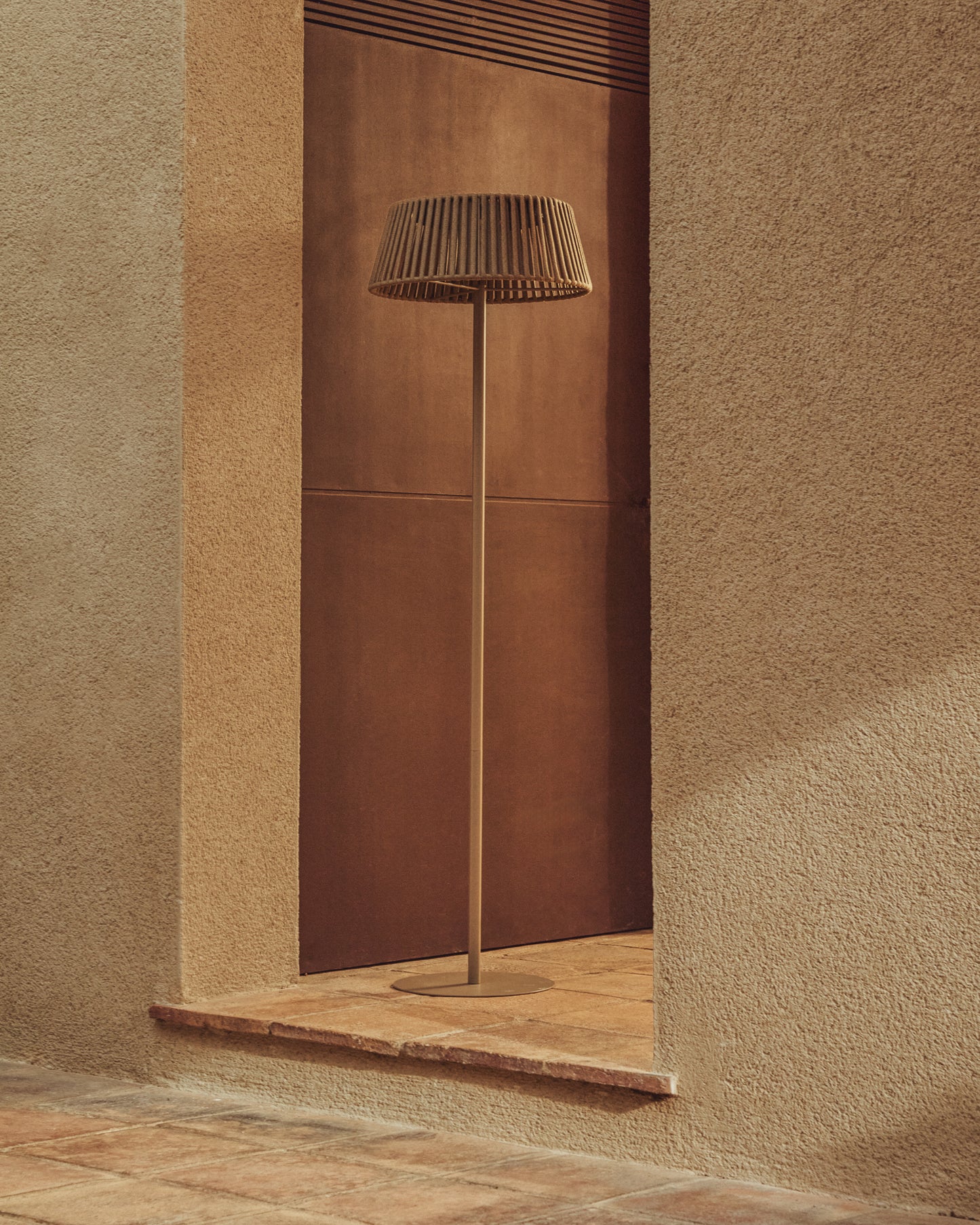 Piantana solare per esterni Aldet in corda piatta con base in metallo beige Ø 46 cm