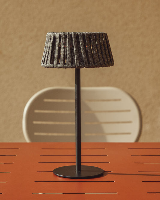 Lampada da tavolo solare per esterni Aldet in corda piatta con base in metallo nero