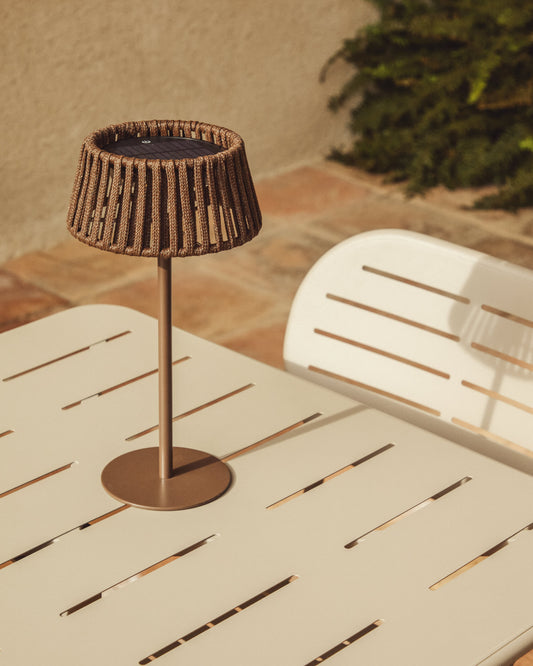 Lampada da tavolo solare per esterni Aldet in corda piatta con base in metallo marrone