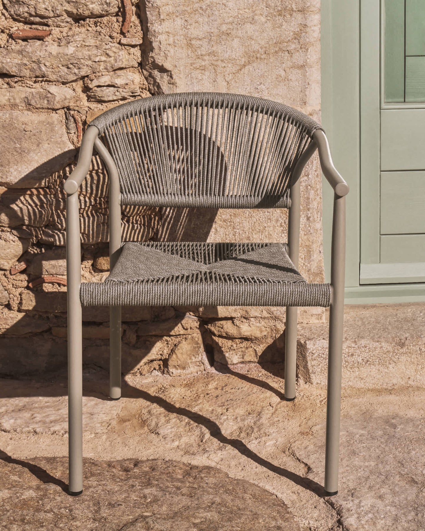Sedia impilabile da esterno Livadia in alluminio tortora