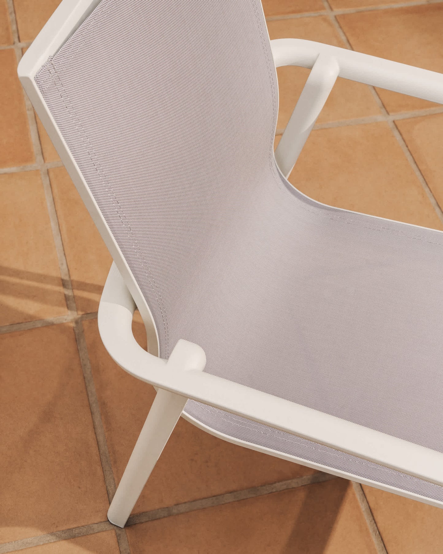 Sedia impilabile da esterno Canea in texteline beige e alluminio écru