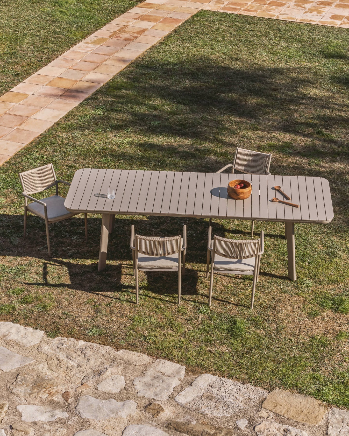Tavolo allungabile da esterno Izola in alluminio con finitura taupe 185 (235) x 100 cm