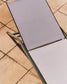 Lettino impilabile Capraia in alluminio verde e texteline beige