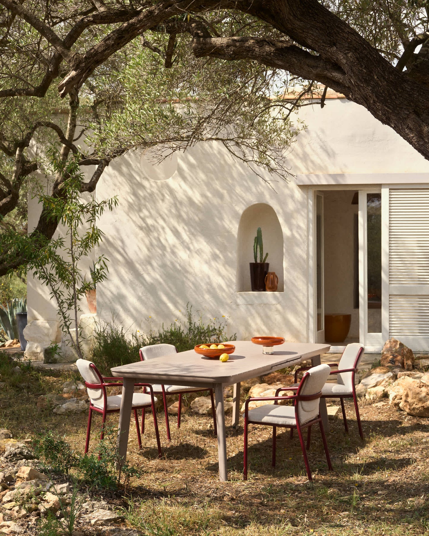 Tavolo allungabile da esterno Izola in alluminio con finitura taupe 220 (280) x 100 cm