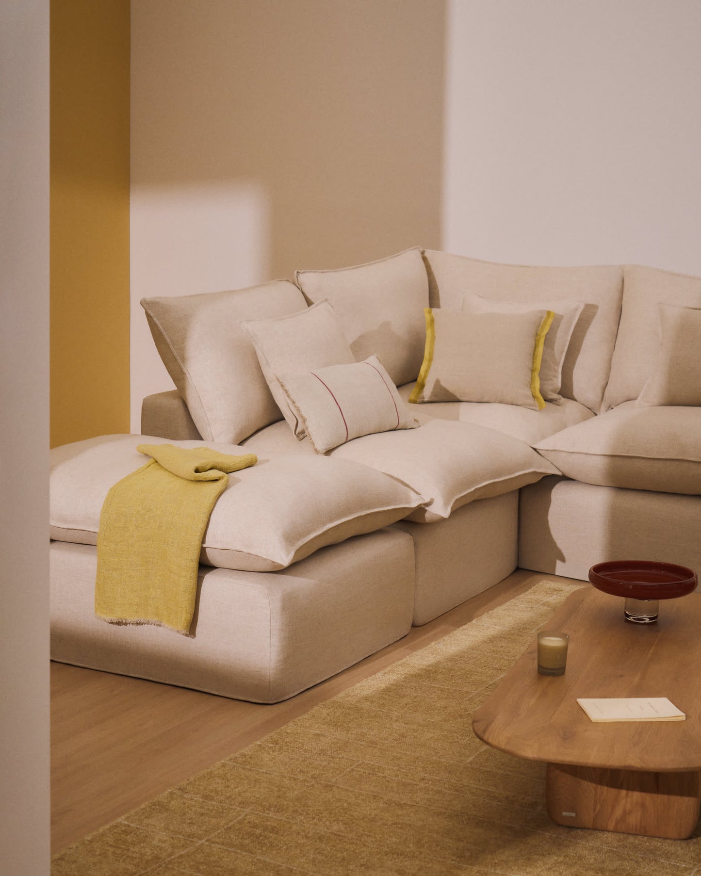 Divano angolare modulare sfoderabile Anarela 6 posti in lino e viscosa beige 307 x 347 cm FSC Mix Credit