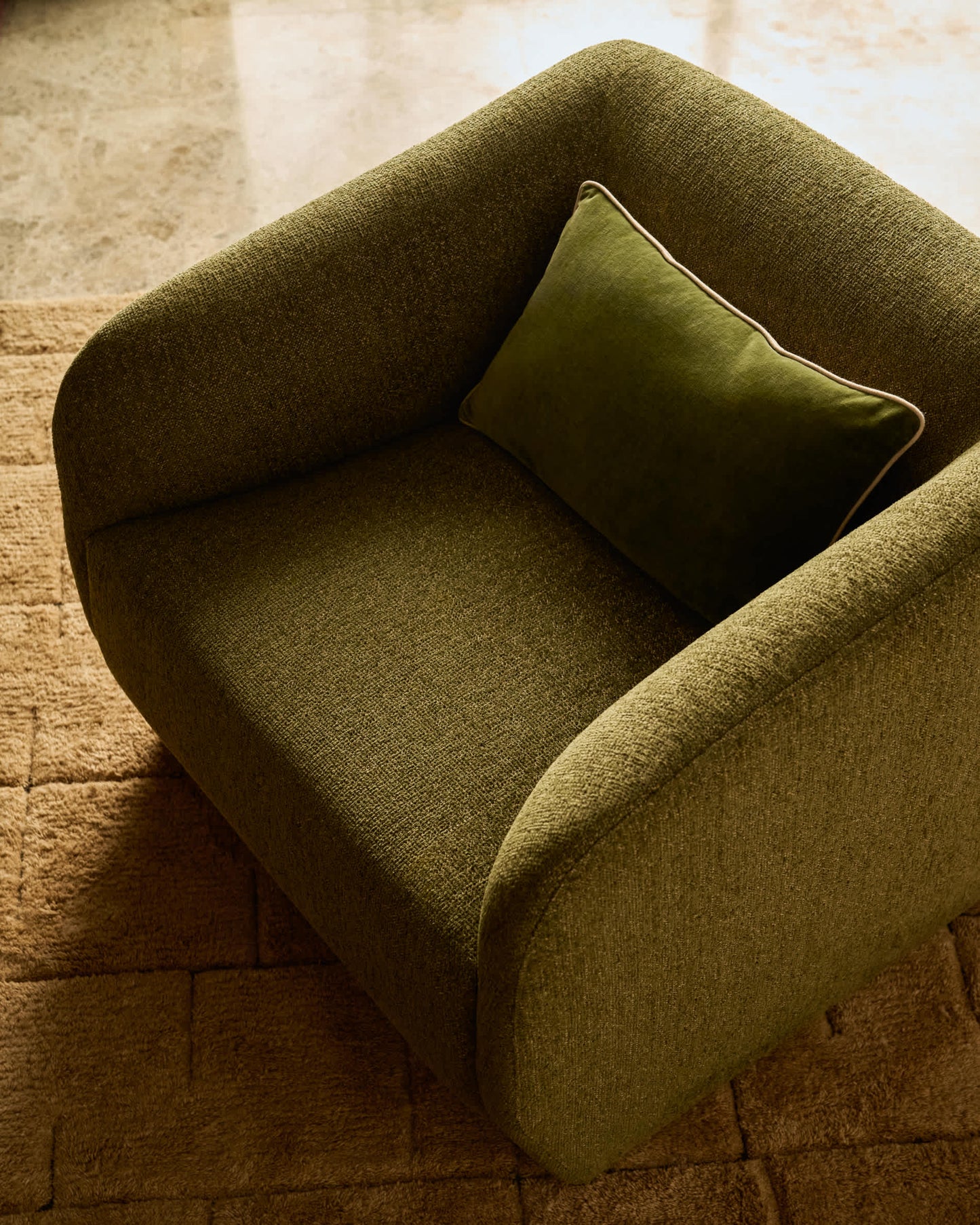 Poltrona Milare in ciniglia verde oliva 83 cm FSC 100%