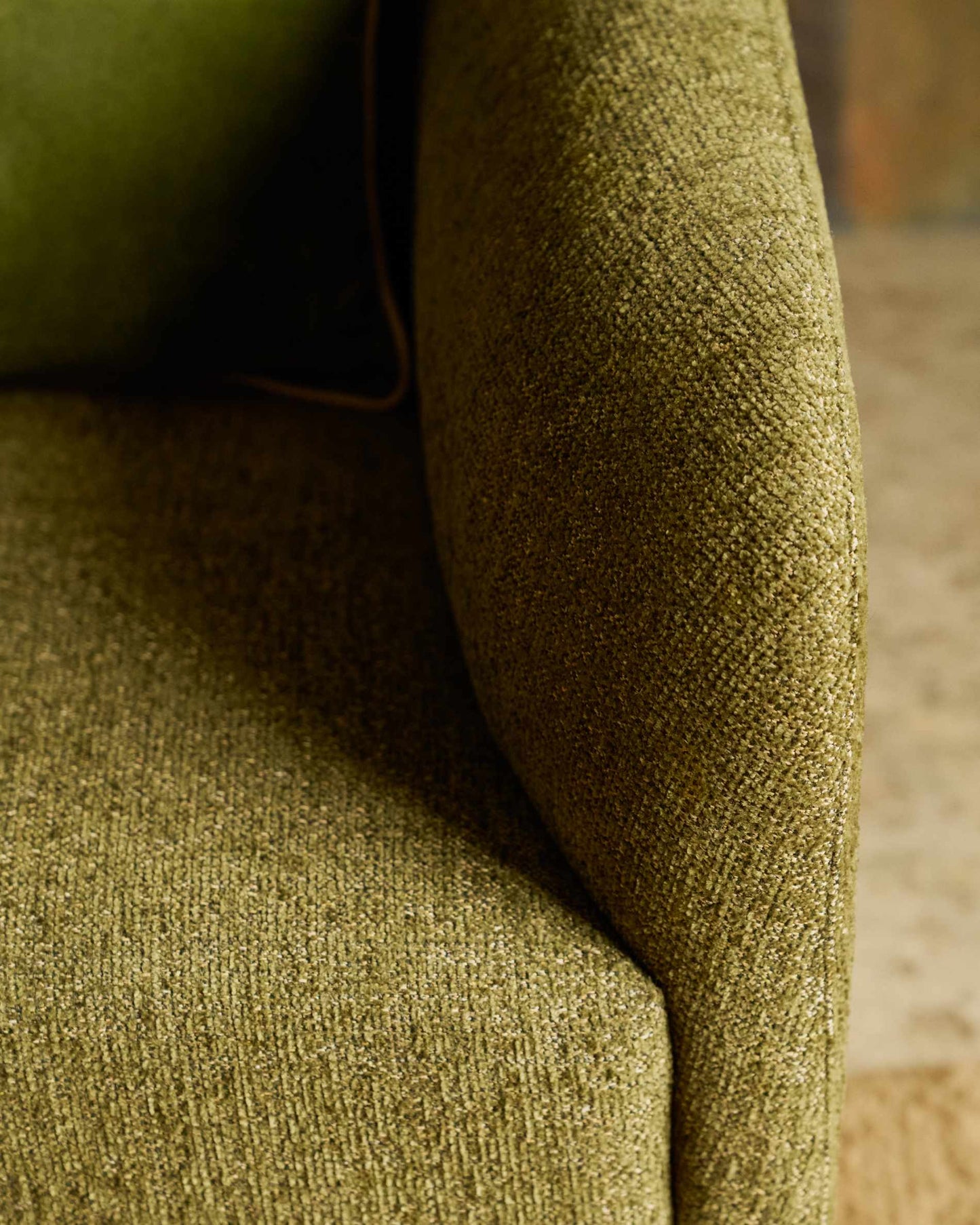 Poltrona Milare in ciniglia verde oliva 83 cm FSC 100%