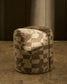 Poggiapiedi rotondo Nedilo in tessuto jacquard con motivo geometrico taupe FSC Mix Credit