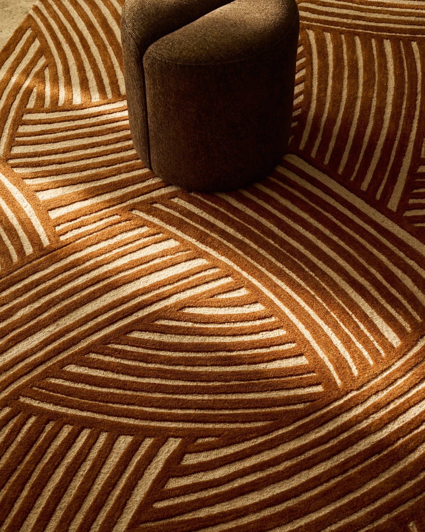 Tappeto Poreni in lana jacquard con contrasto beige 200 x 300 cm
