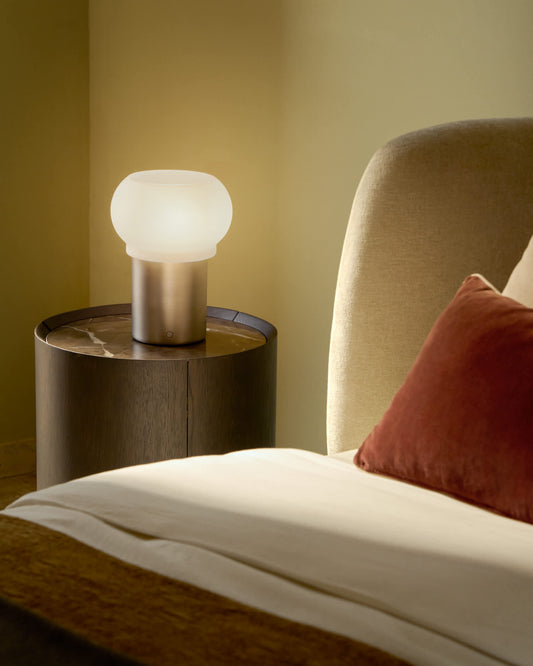 Lampada da tavolo portatile LED Leruna in vetro satinato e metallo con finitura galvanizzata Ø 20 cm
