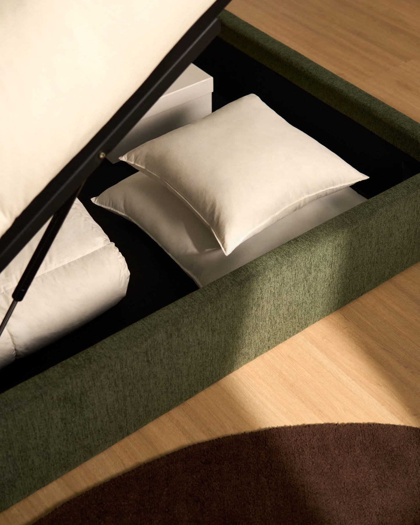 Letto contenitore sollevabile Darnela in ciniglia verde muschio per materasso da 160 x 200 cm