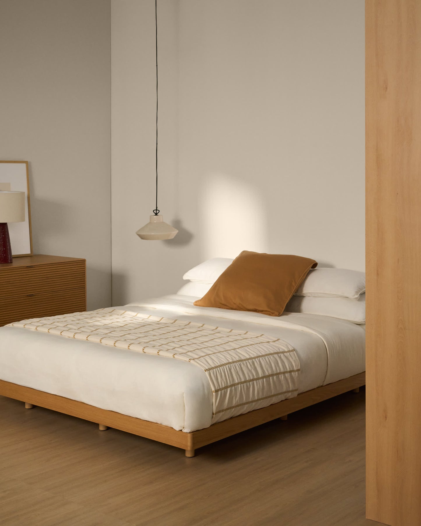 Base Norlen in impiallacciato di rovere con finitura naturale per materasso da 160 x 200 cm FSC Mix Credit