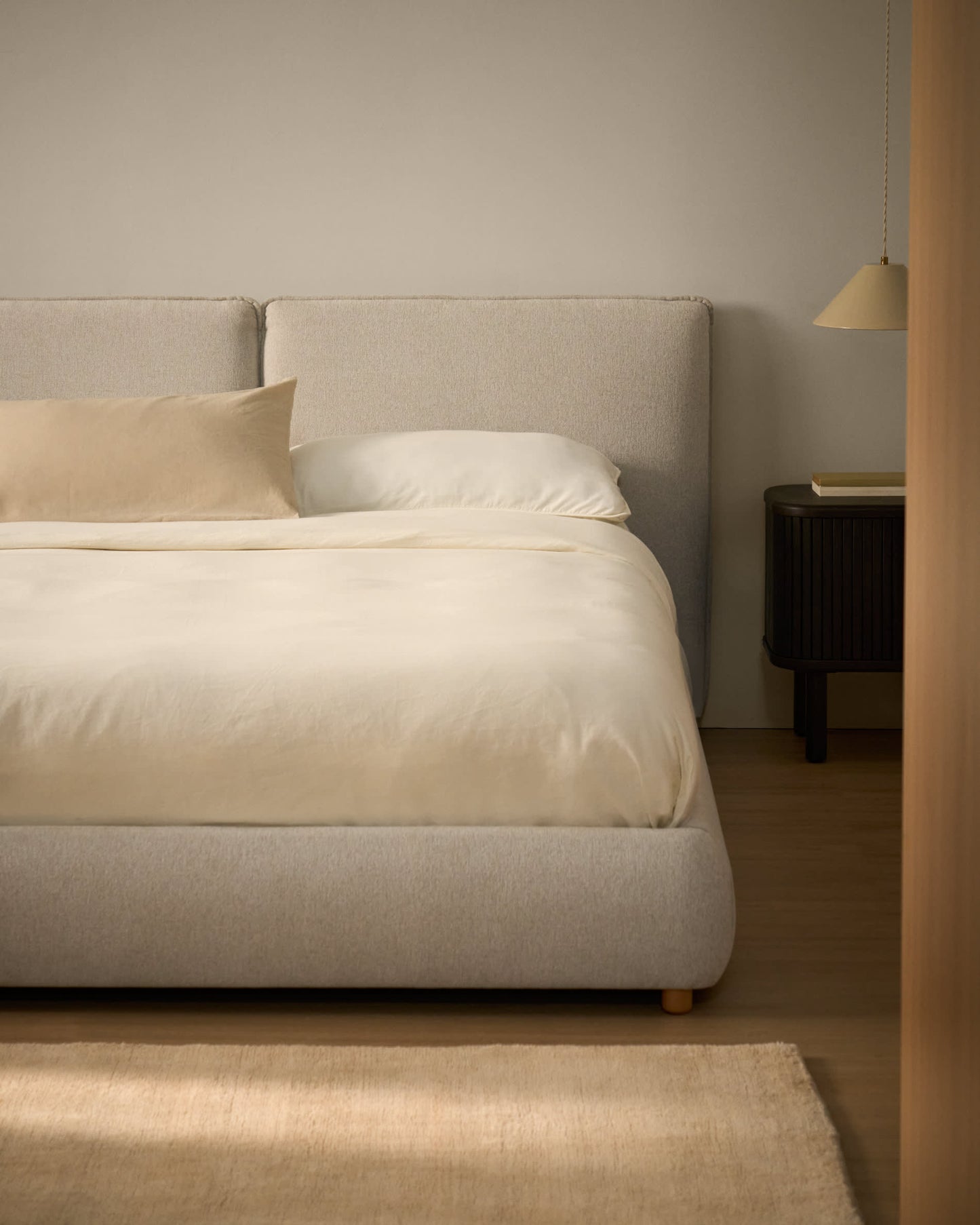 Letto Elerio in ciniglia écru per materasso da 150 x 200 cm