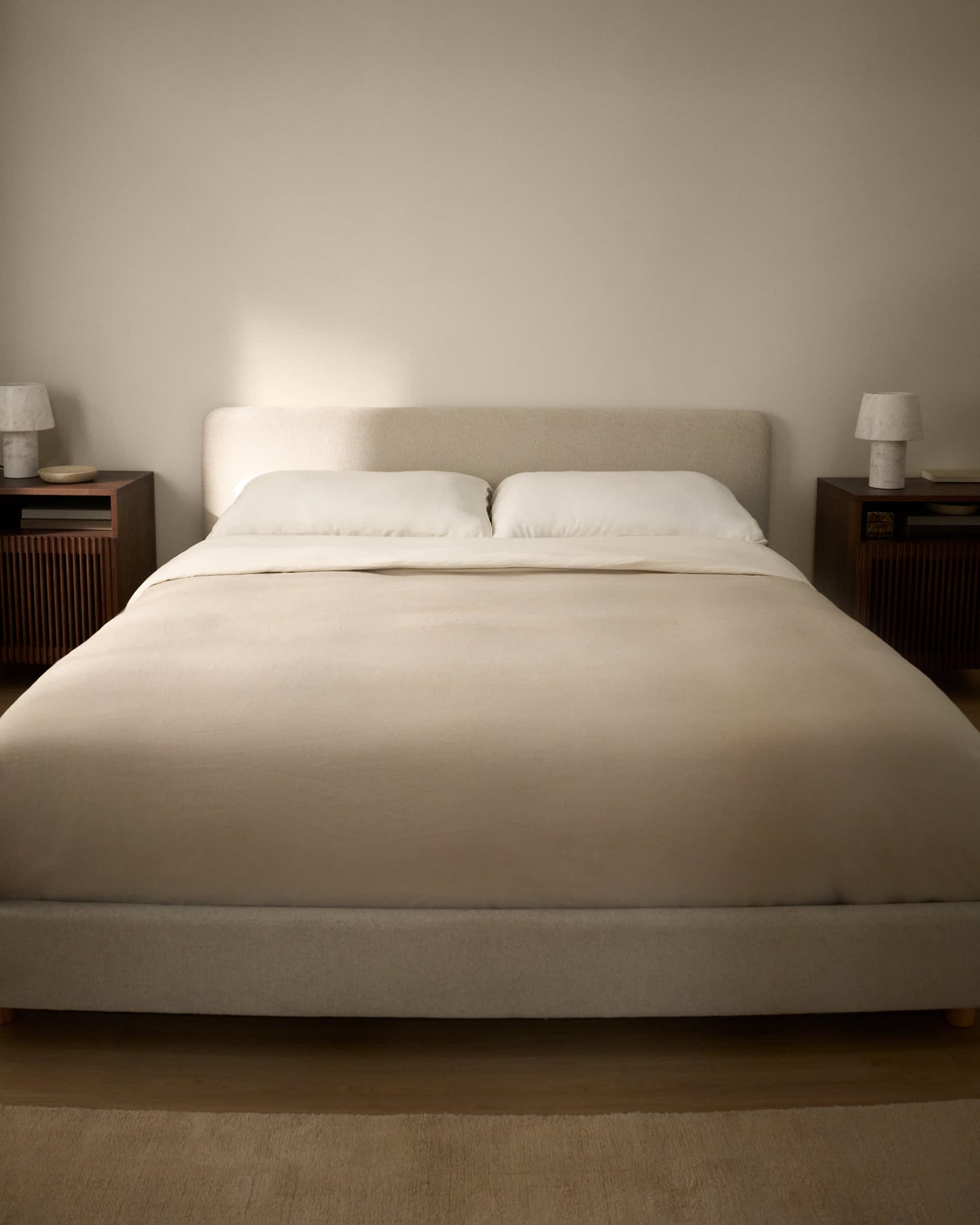 Letto Selven in ciniglia beige per materasso da 180 x 200 cm