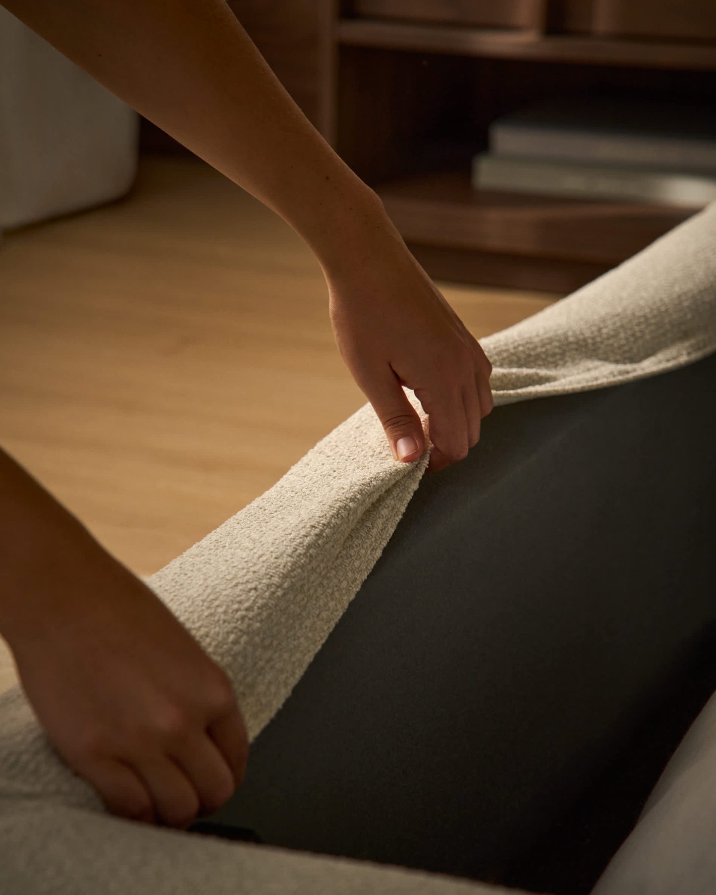 Letto sfoderabile con rete sollevabile Martina in ciniglia écru per materassi 90 x 200 cm