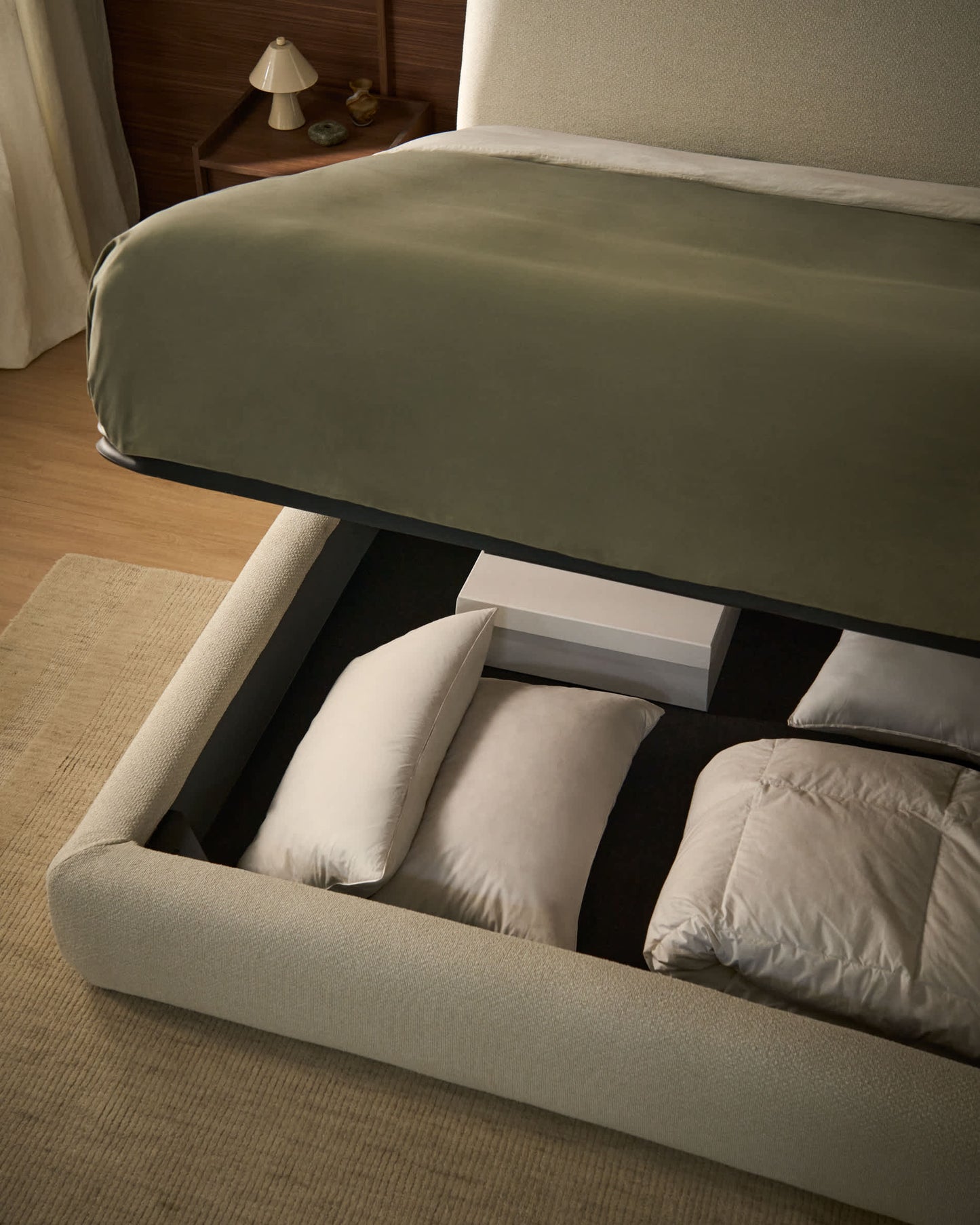 Letto sfoderabile con rete sollevabile Martina in ciniglia écru per materassi 180 x 200 cm