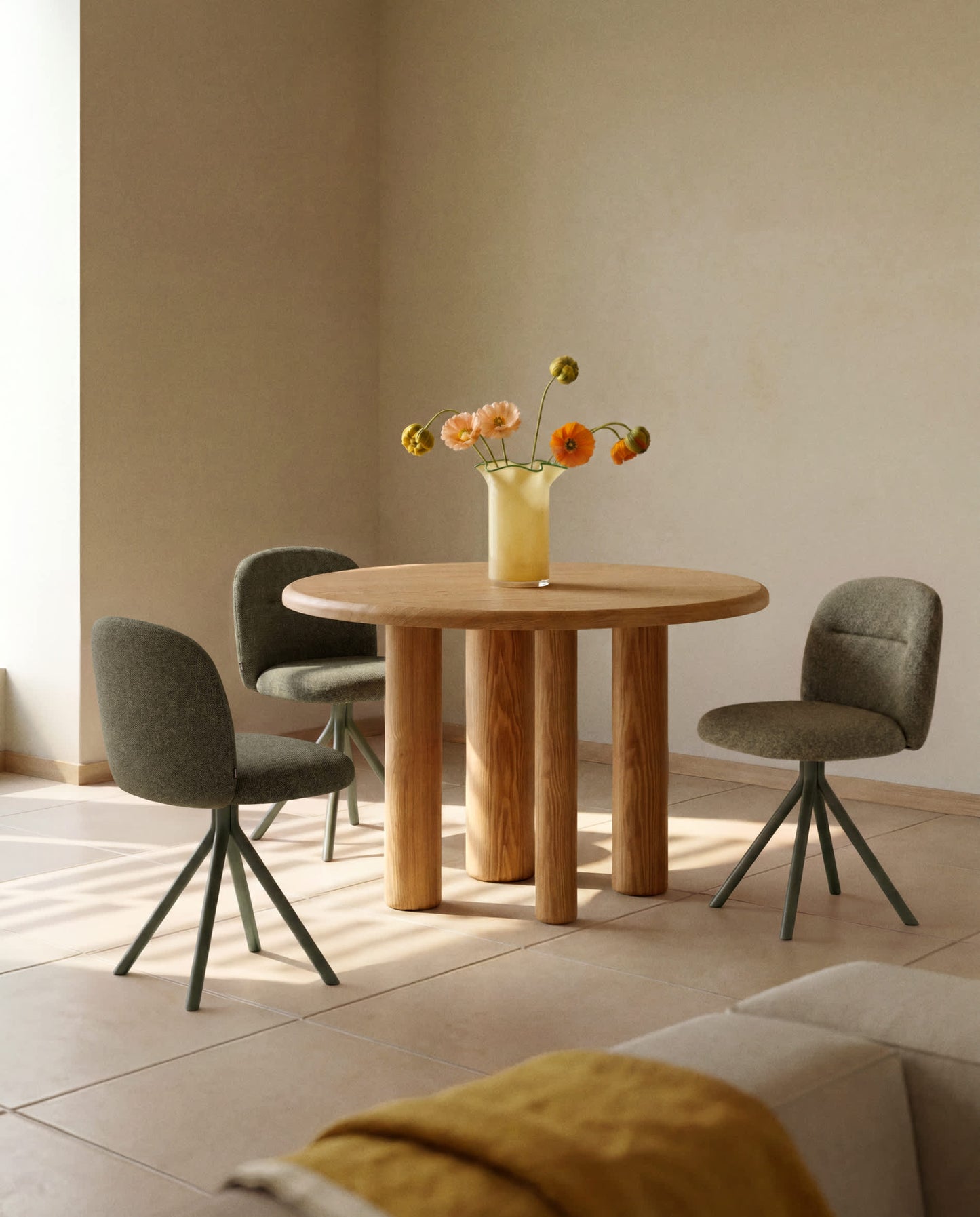 Sedia girevole Arino in ciniglia verde con gambe in metallo verde FSC 100%
