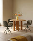 Sedia girevole Arino in ciniglia verde con gambe in metallo verde FSC 100%
