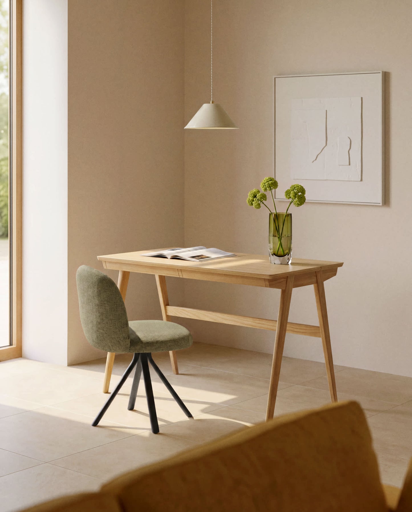 Sedia girevole Arino in ciniglia verde con gambe in metallo verde FSC 100%