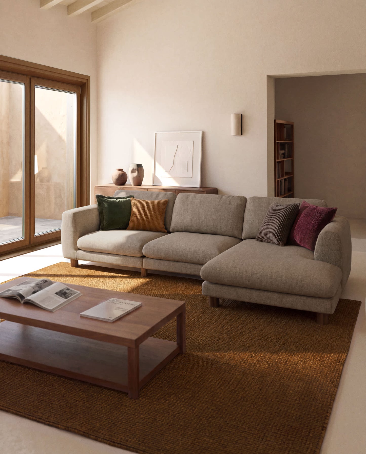 Divano Vera 4 posti con chaise longue sinistra marrone chiaro con gambe in legno massiccio di frassino con finitura in noce 322 cm FSC Mix Credit