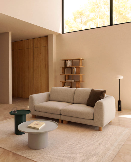 Divano Vera 3 posti beige con gambe in legno massiccio di frassino con finitura naturale 230 cm FSC Mix Credit