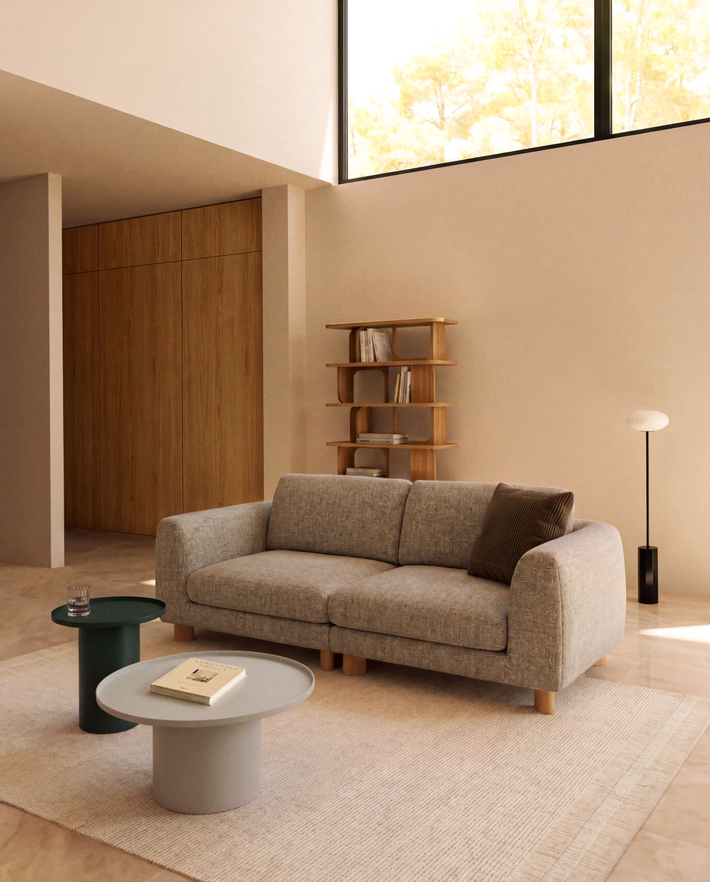 Divano Vera 3 posti marrone chiaro con gambe in legno massiccio di frassino con finitura naturale 230 cm FSC Mix Credit