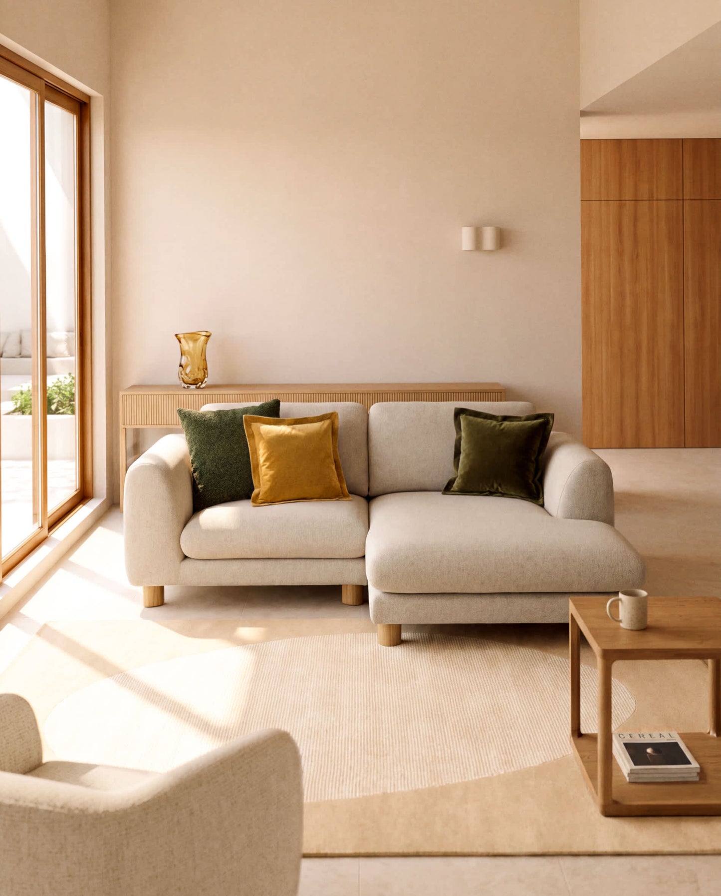 Divano Vera 3 posti con chaise longue sinistra beige con gambe in legno massiccio di frassino con finitura naturale 232 cm FSC Mix Credit